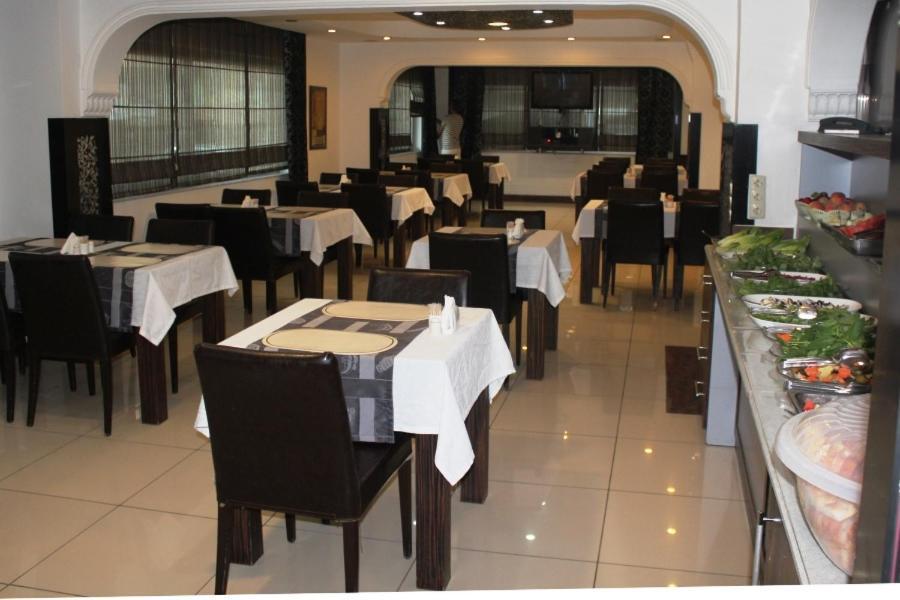 Denizhan Hotel Antalia Esterno foto