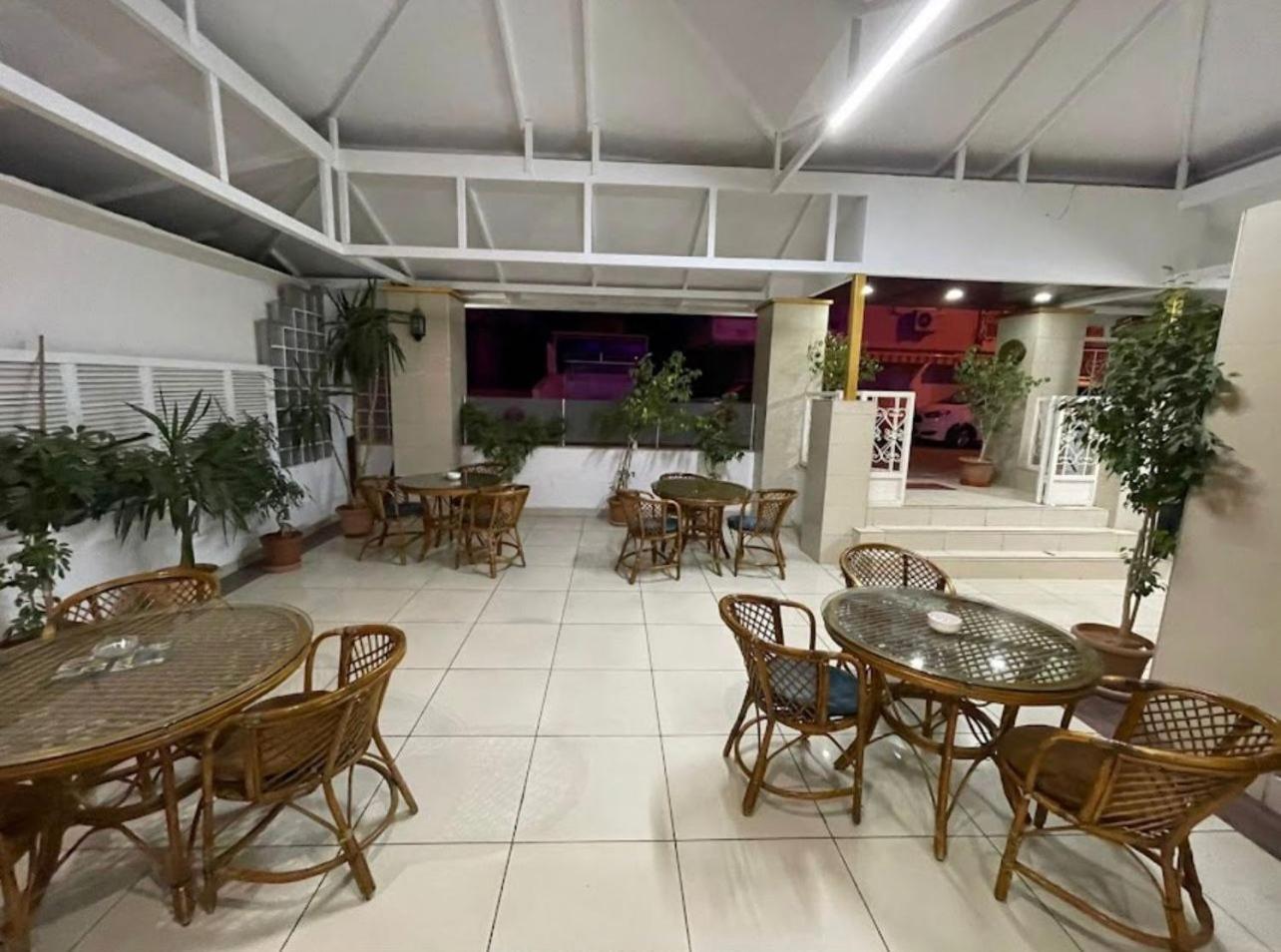 Denizhan Hotel Antalia Esterno foto