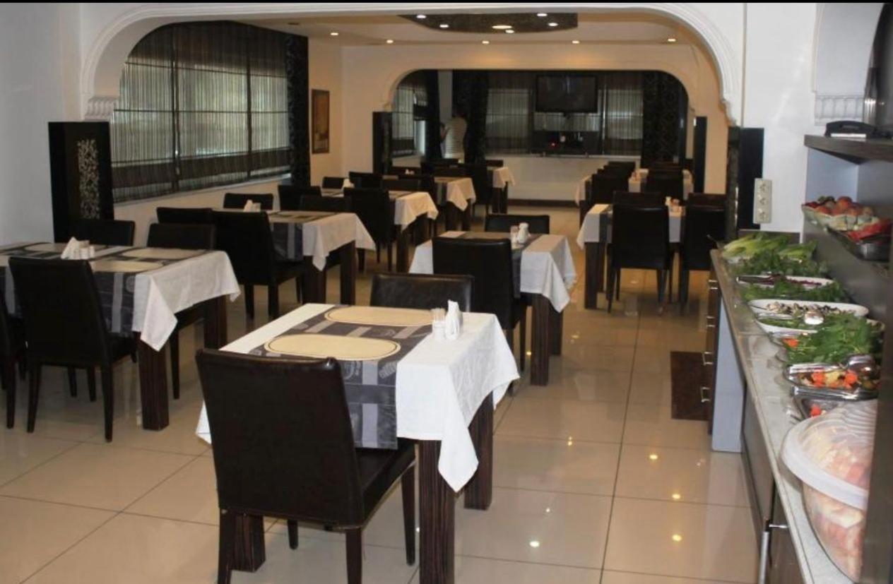 Denizhan Hotel Antalia Esterno foto